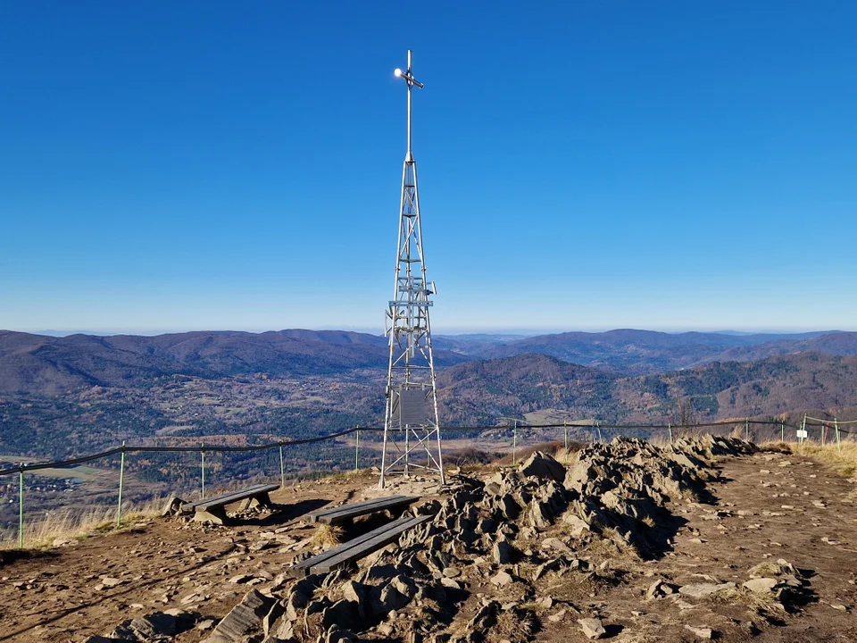 Smerek i panorama ze szczytu