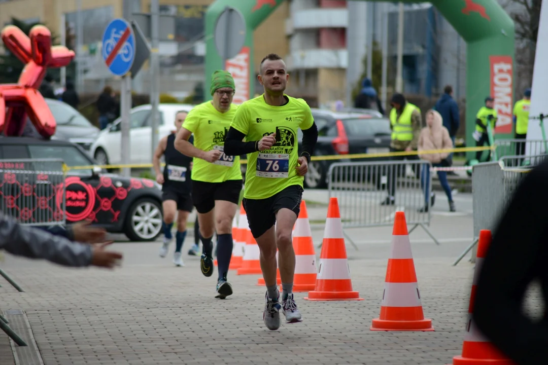 16. PKO Półmaraton Rzeszowski oraz 8. PKO Sztafeta Półmaratońska w Rzeszowie - dużo zdjęć z trasy i mety