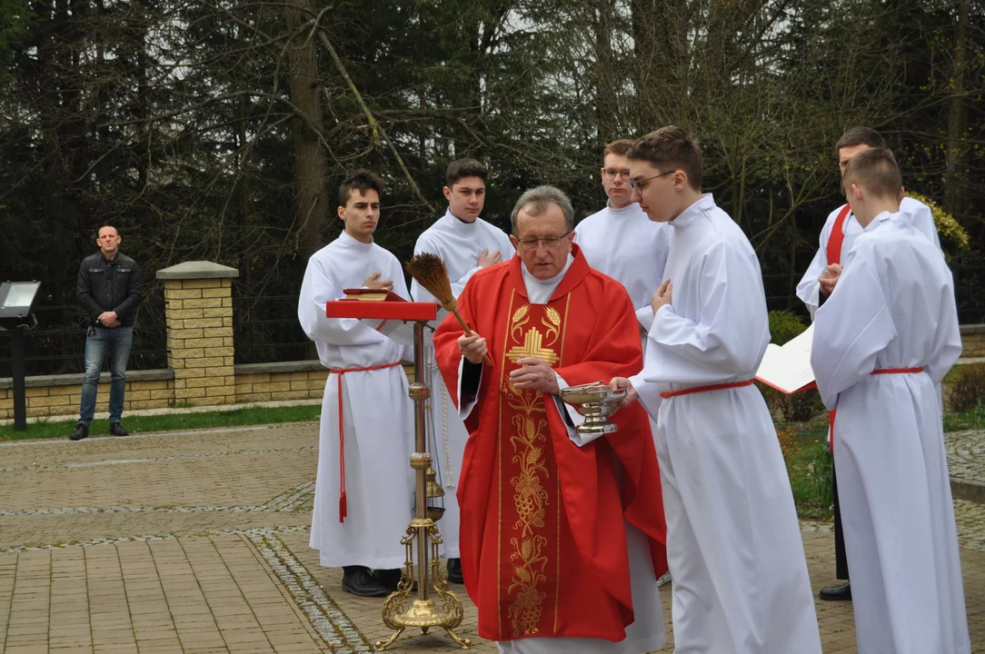 Parafianie w Przecławiu świętowali z pięknymi palmami własnego wykonania