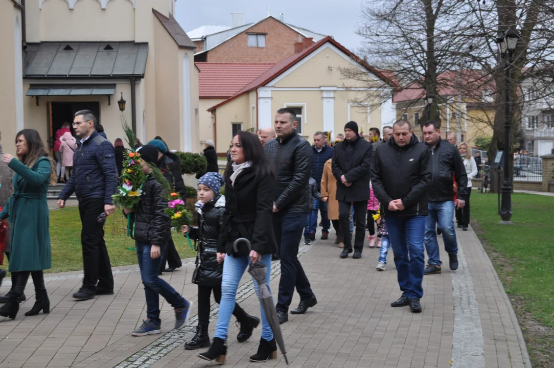 Parafianie w Przecławiu świętowali z pięknymi palmami własnego wykonania