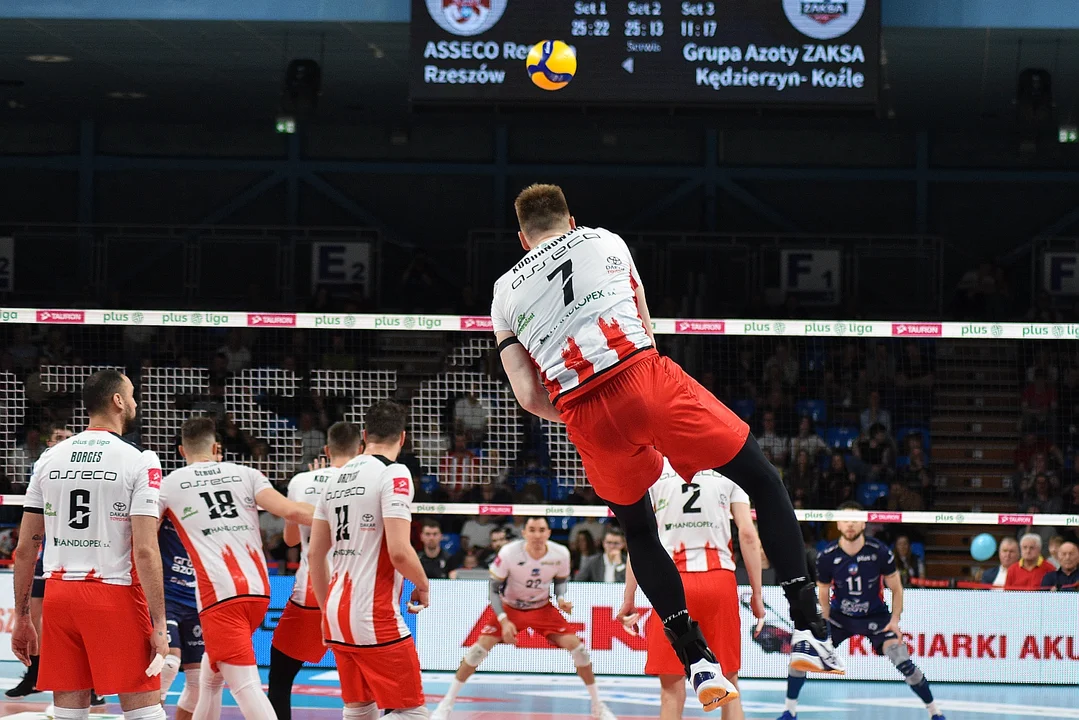 Pierwszy półfinałowy mecz siatkarskiej PlusLigi: Asseco Resovia Rzeszów - Grupa Azoty ZAKSA Kędzierzyn-Koźle (2:3)