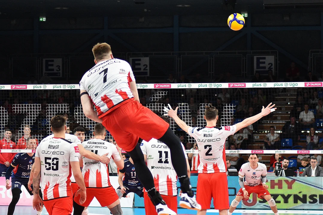 Pierwszy półfinałowy mecz siatkarskiej PlusLigi: Asseco Resovia Rzeszów - Grupa Azoty ZAKSA Kędzierzyn-Koźle (2:3)