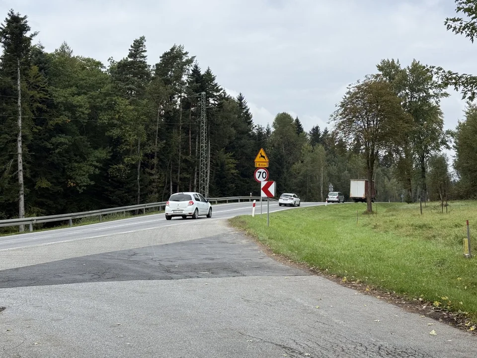Droga między Leskiem a Zagórzem