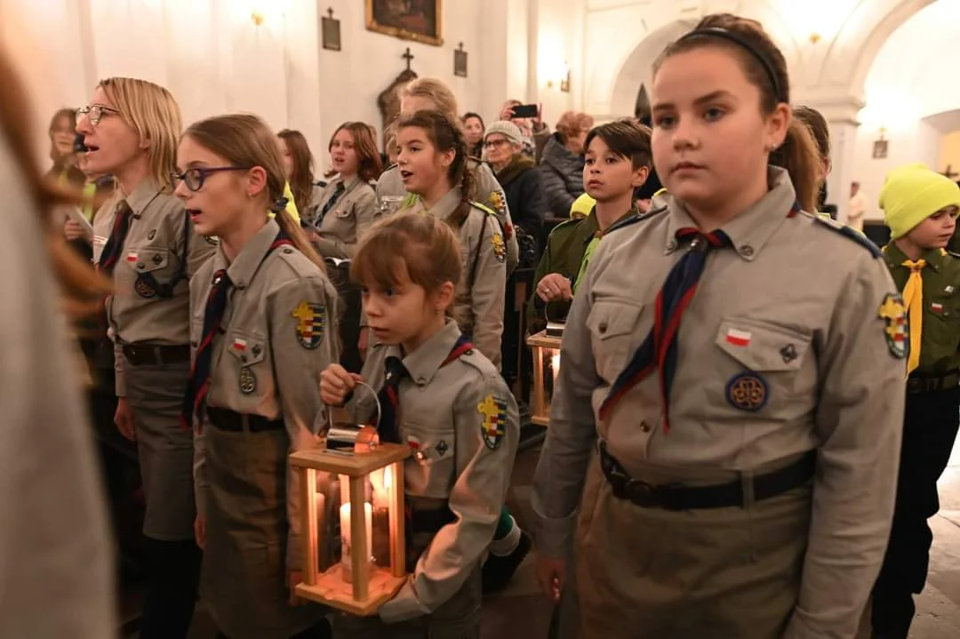 Przekazanie Betlejemskiego Światła Pokoju w Sandomierzu