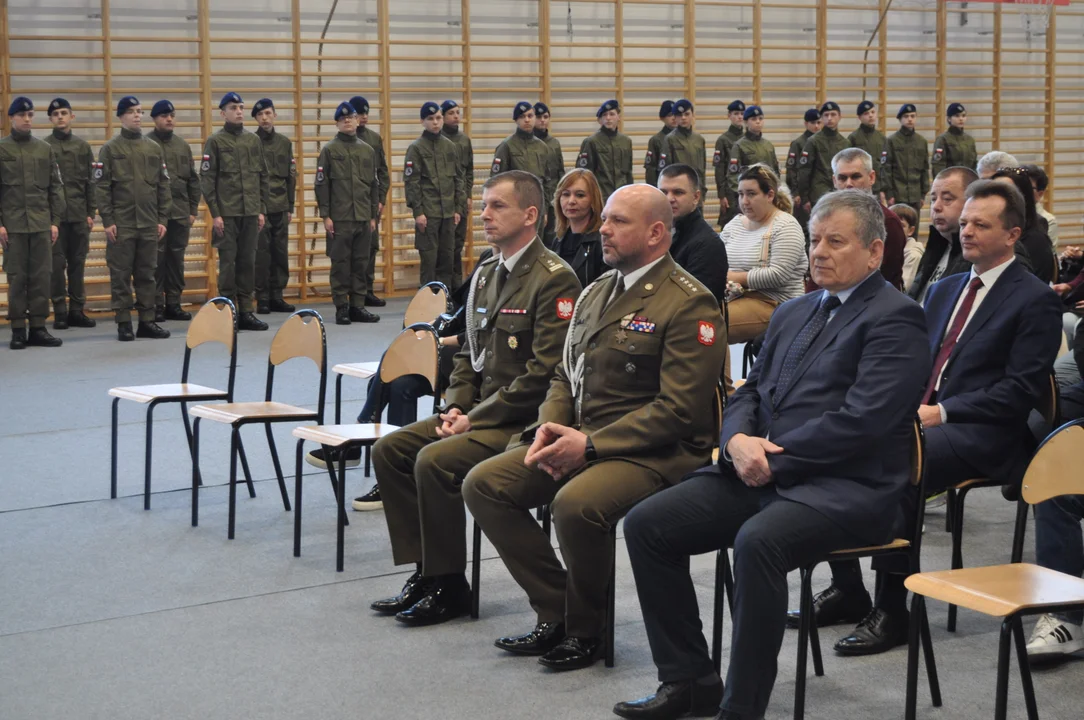 "Ślubuję wypełniania obowiązków kadeta"- ślubowanie klas wojskowych