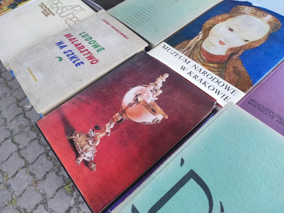 Handel na Pchlim Targu w Tarnobrzegu