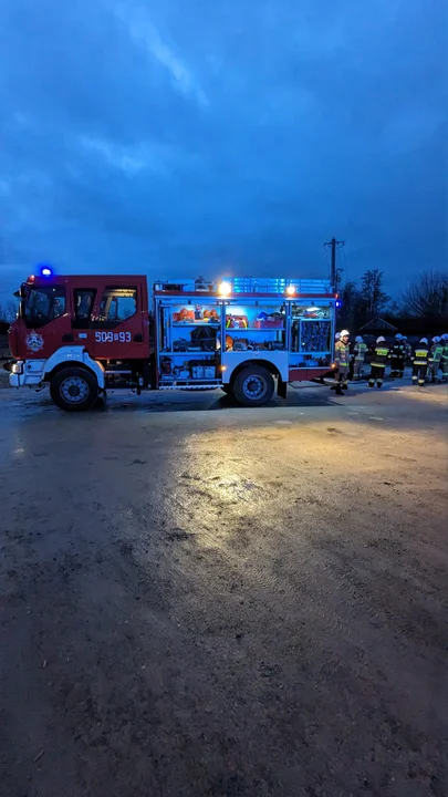 Pożar samochodu pod Mielcem. Płonęła komora silnika [ZDJĘCIA]