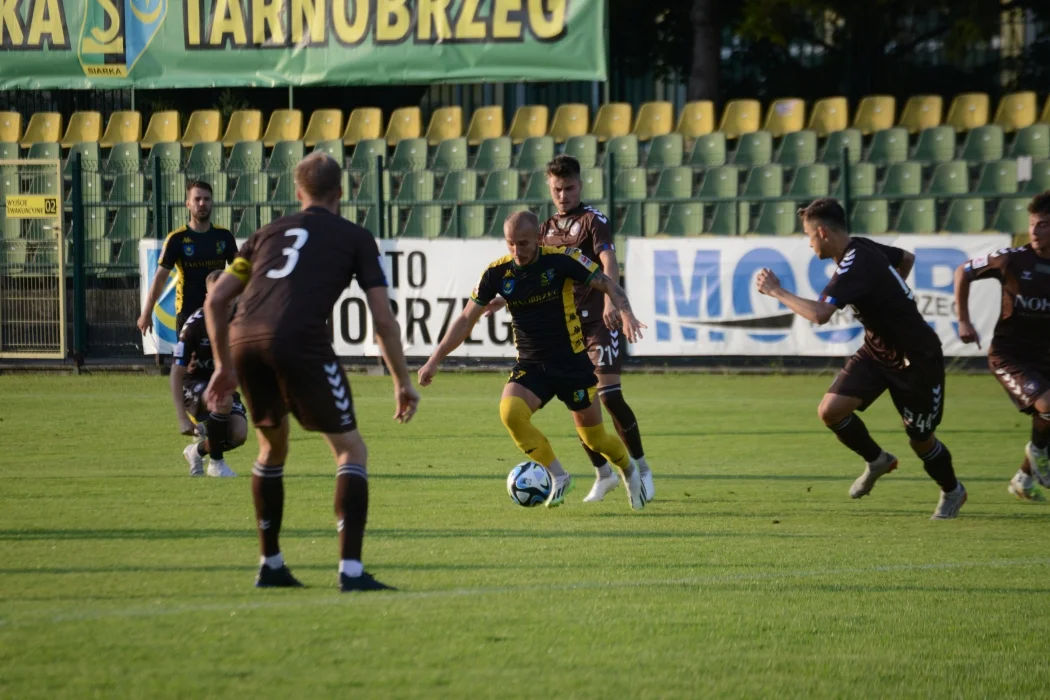 Trzecia liga, grupa 4: Siarka Tarnobrzeg - Garbarnia Kraków 0:0