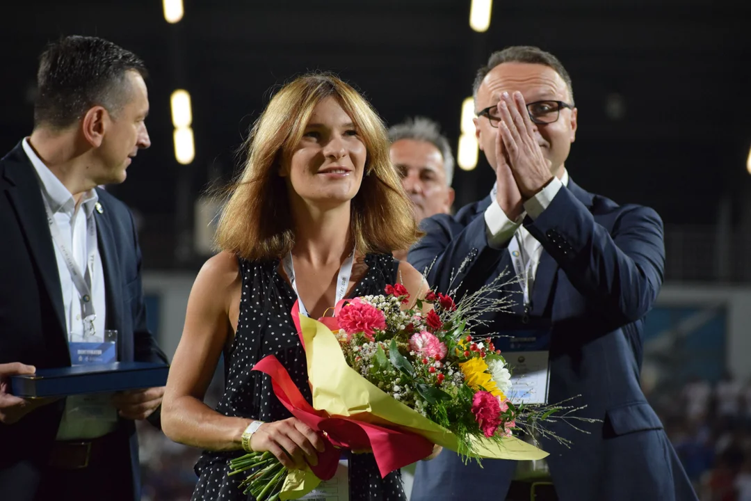 Kasia Zdziebło nagrodzona na stadionie