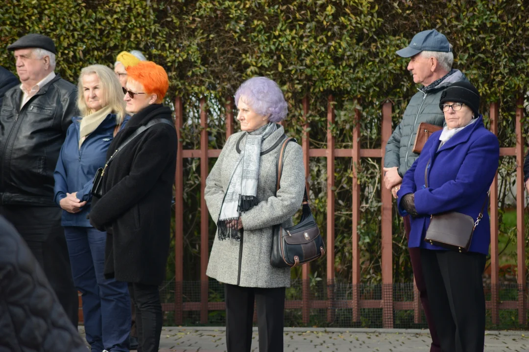 Narodowe Święto Niepodległości w Tarnobrzegu. Uroczystości przy pomniku Marszałka Józefa Piłsudskiego. - 104 lata temu narodziła się nowoczesna Polska - mówi prezydent miasta Dariusz Bożek [ZDJĘCIA - CZĘŚĆ 1]