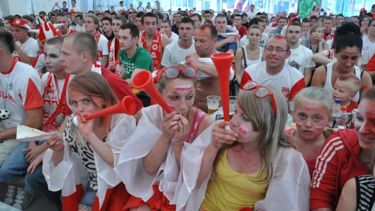 Wkrótce ruszają mistrzostwa w piłce nożnej. Tak kibice bawili się w Mielcu na Euro 2012 [ARCHIWALNE ZDJĘCIA] - Zdjęcie główne