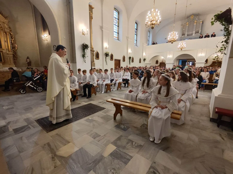 Uroczysta rocznica I Komunii Świętej w parafii pw. św. Mikołaja w Niwiskach [ZDJĘCIA] - Zdjęcie główne