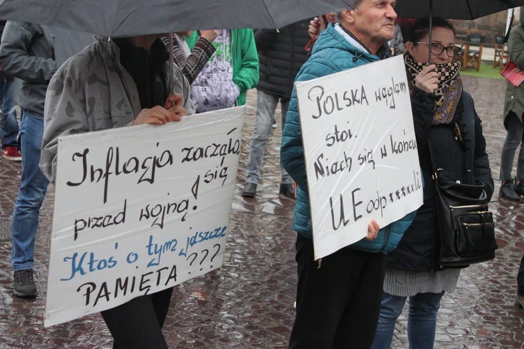 Protest przeciwko inflacji i drożyźnie na Rynku w Rzeszowie - 05.11.2022