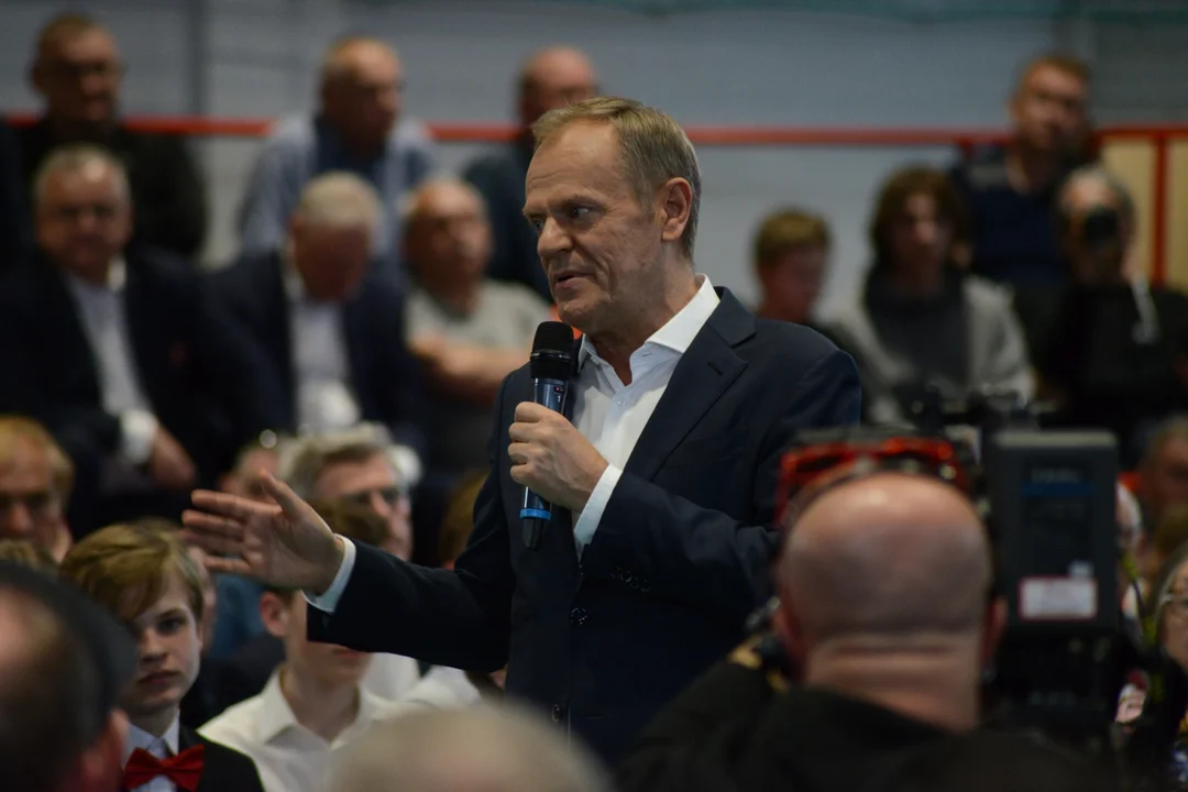 Donald Tusk w Tarnobrzegu. Tłumy mieszkańców na spotkaniu