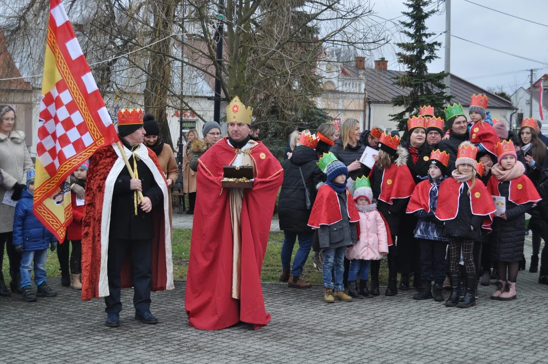 Orszak Trzech Króli pokłonił się Dzieciątku na Rynku w Przecławiu [ZDJĘCIA] - Zdjęcie główne