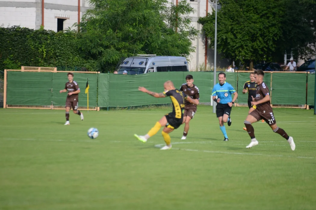 Trzecia liga, grupa 4: Siarka Tarnobrzeg - Garbarnia Kraków 0:0