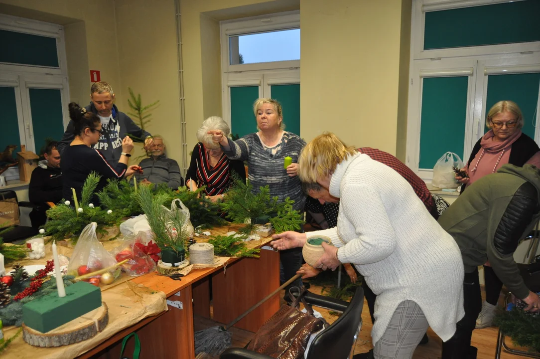 Klub Seniora ,, Natura" pod okiem pani Elizy tworzy własne arcydzieła