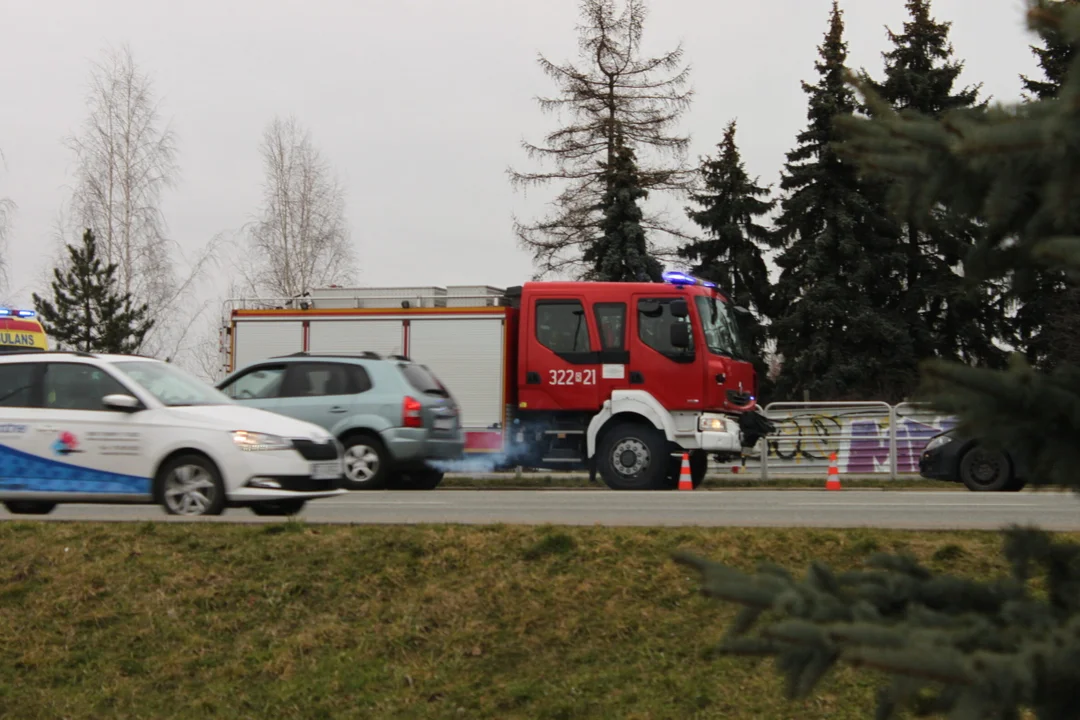 Kolizja czterech pojazdów przy Moście Karpackim. Zablokowany jeden pas ruchu