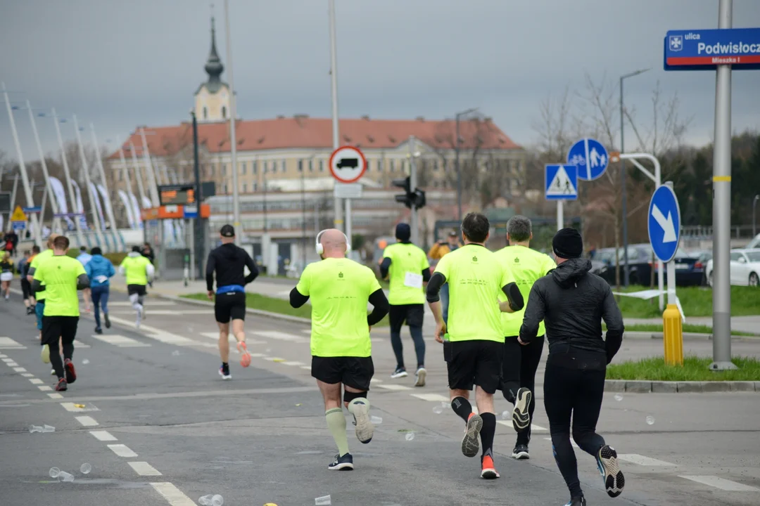 16. PKO Półmaraton Rzeszowski oraz 8. PKO Sztafeta Półmaratońska w Rzeszowie - dużo zdjęć z trasy i mety