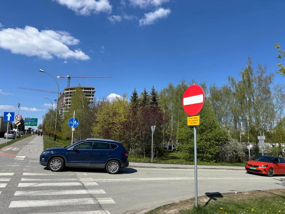 Kierowcy nie przestrzegają tego znaku przy szpitalu na Lwowskiej w Rzeszowie