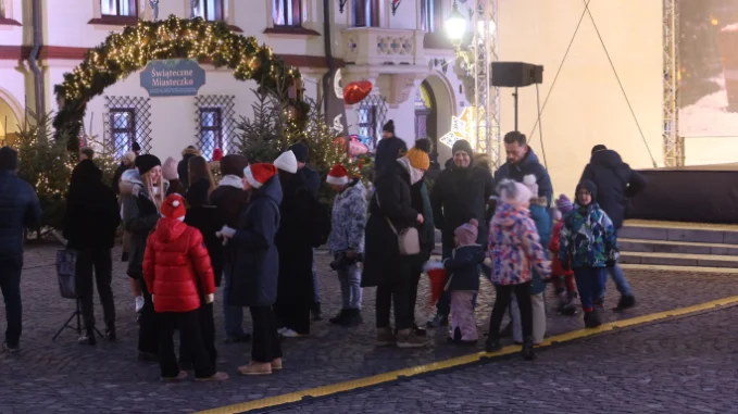 Świąteczne Miasteczko w Rzeszowie w sobotni wieczór [ZDJĘCIA, WIDEO]