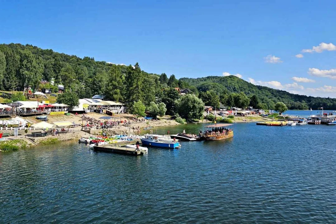 Port przy zaporze nad Jeziorem Solińskim