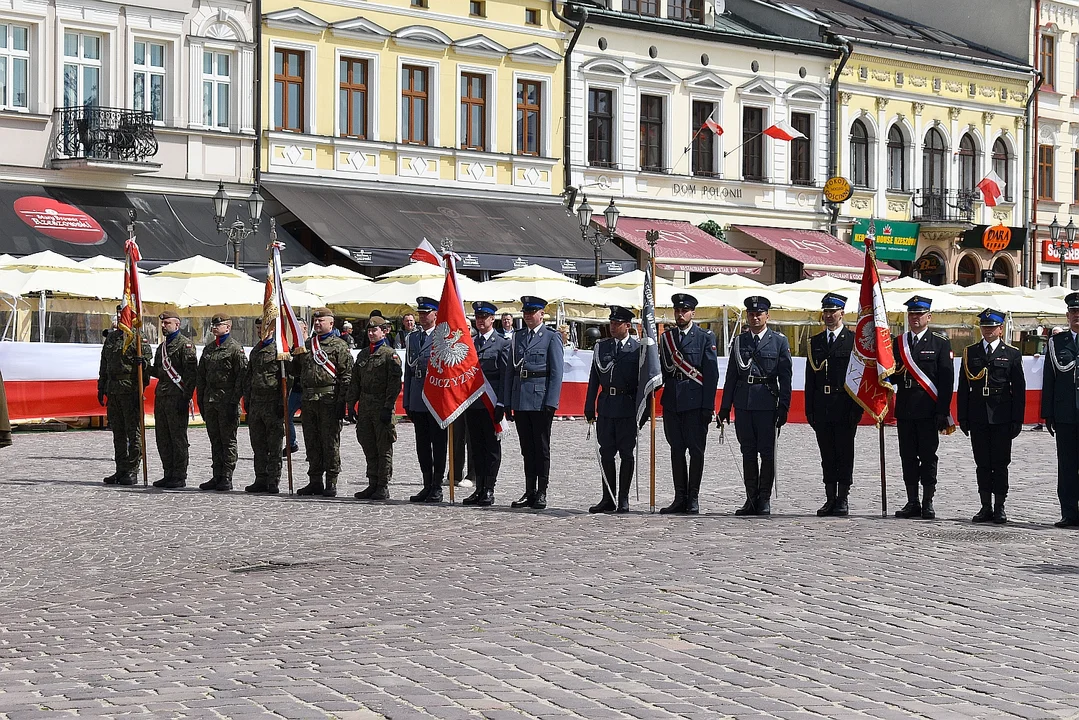 Obchody Dnia Flagi Rzeczypospolitej Polskiej na Rynku w Rzeszowie