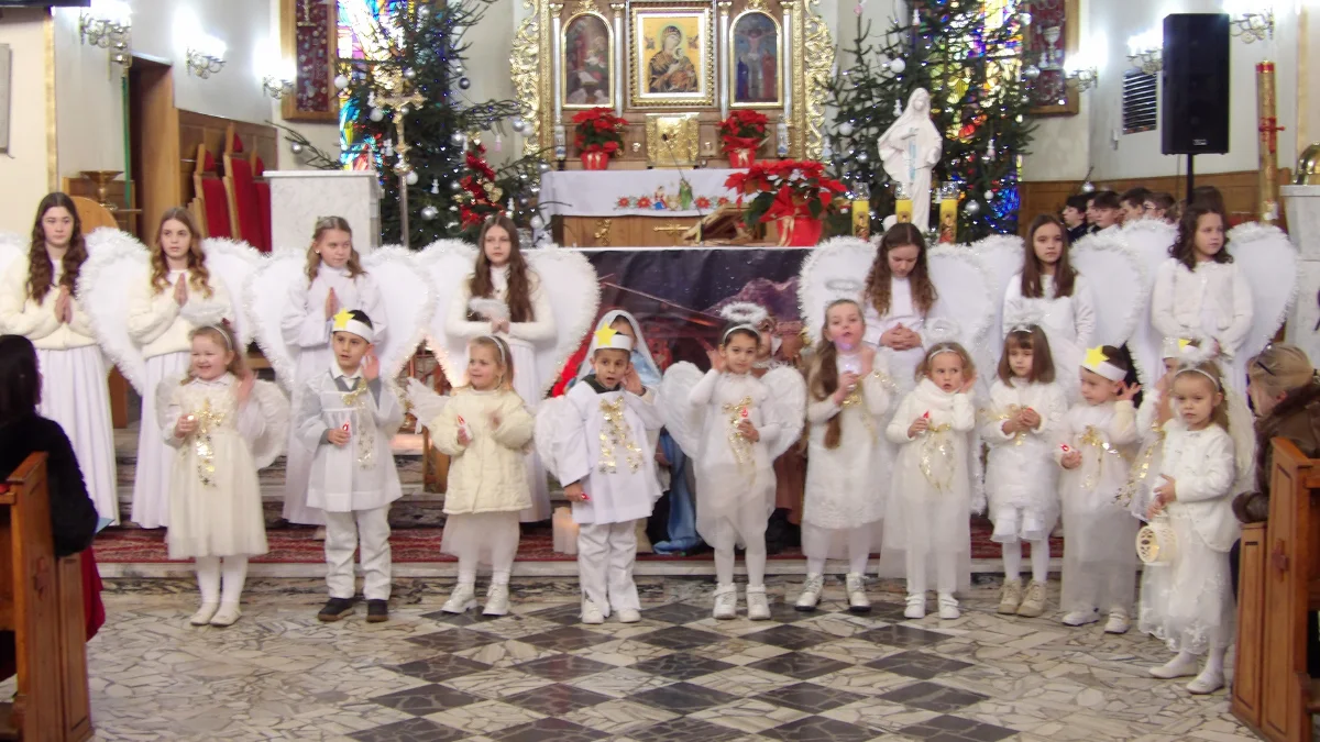 Dzień Babci i Dziadka w Dąbrówce Wisłockiej. Wzruszające spotkanie pokoleń - Zdjęcie główne