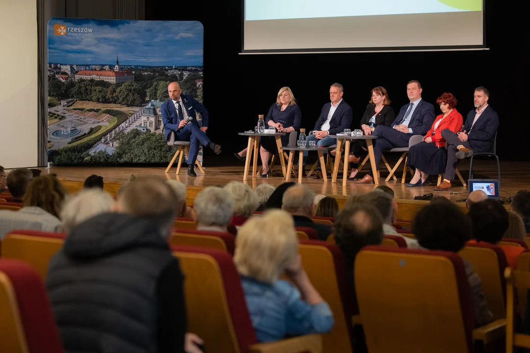 Konrad Fijołek poruszył ważne kwestie z mieszkańcami osiedli Dąbrowskiego i gen. Grota Roweckiego [ZDJĘCIA] - Zdjęcie główne