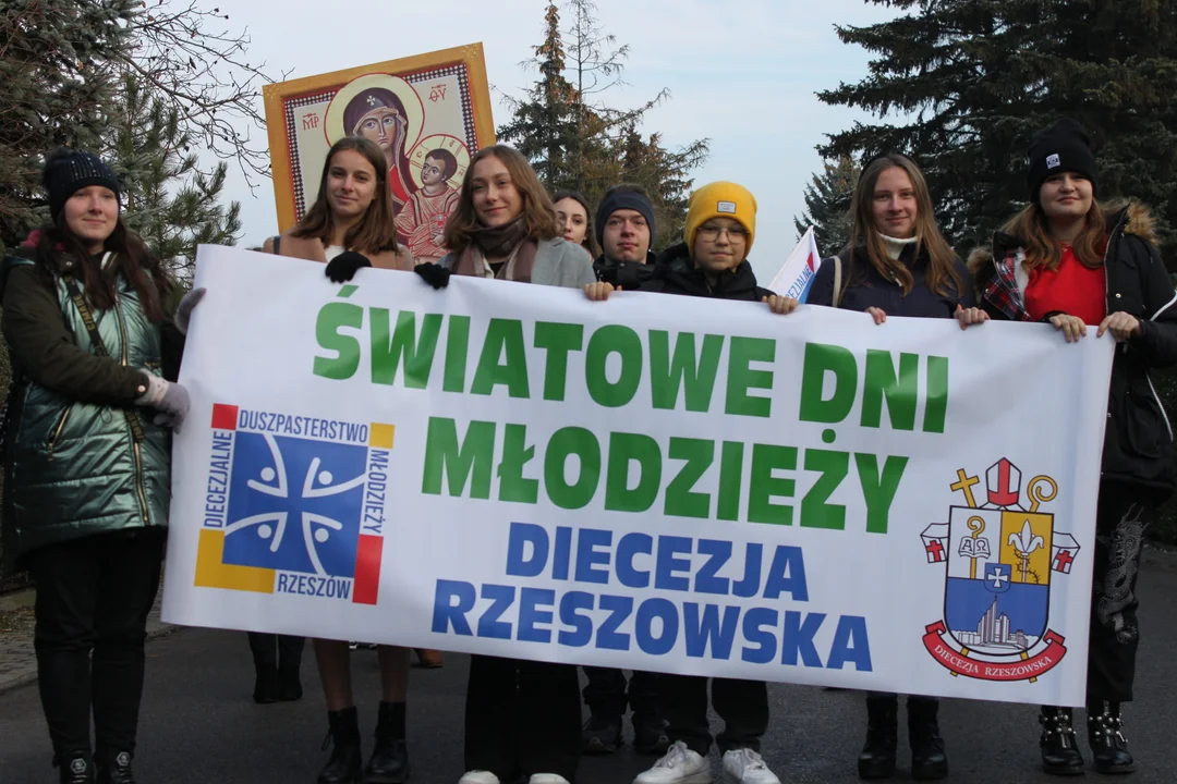Rz24: Światowy Dzień Młodzieży Diecezji Rzeszowskiej. Młodzież na ulicach Rzeszowa