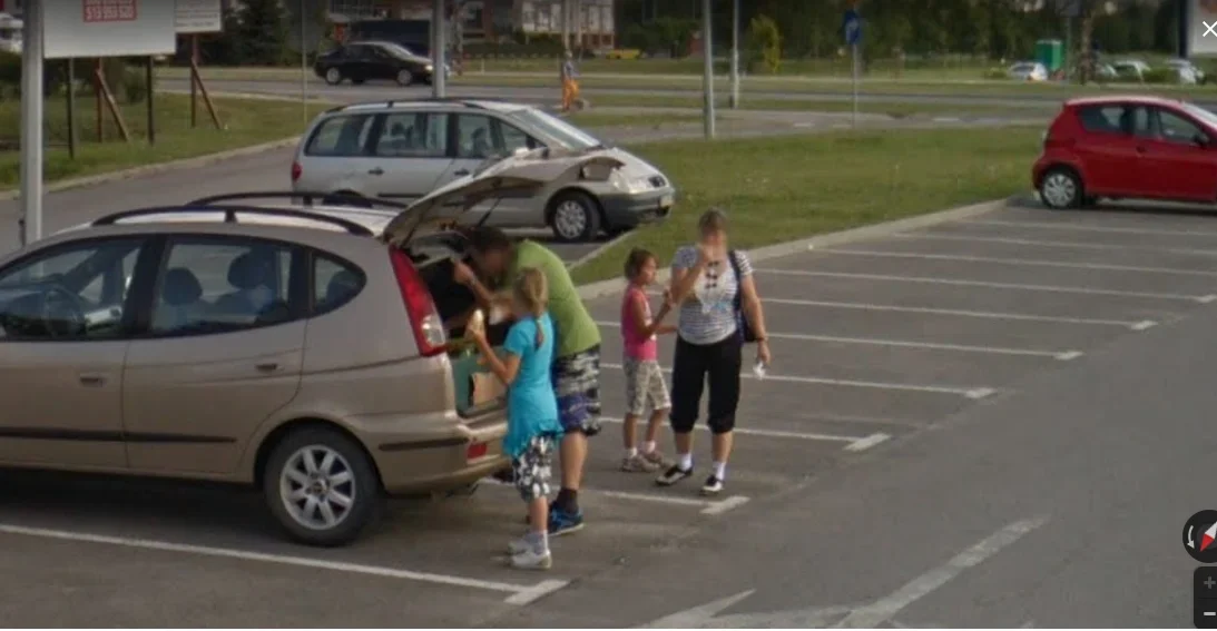 Mieszkańcy Rzeszowa uchwyceni na Street View 10 lat temu. Uliczna moda