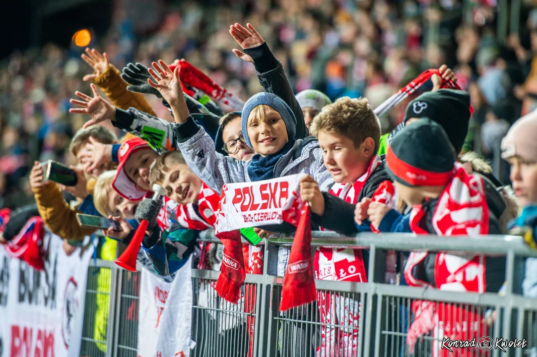 Eliminacje Euro U-21. Mnóstwo kibiców z całego Podkarpacia na stadionie w Stalowej Woli i pewna wygrana Polaków z Estonią. Mecz oglądał Michał Probierz [ZDJĘCIA] - Zdjęcie główne