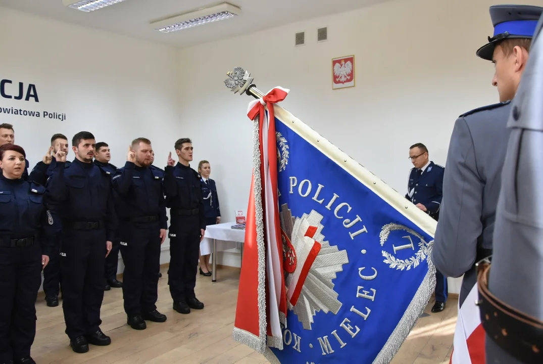 13 nowych policjantów w Mielcu