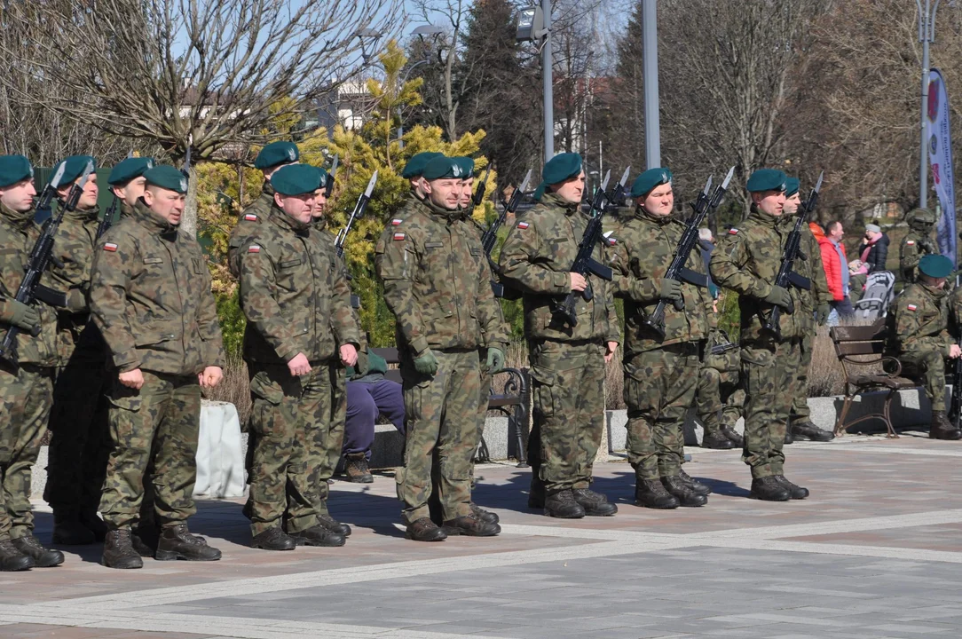 Uroczysta przysięga ponad 100 żołnierzy dobrowolnej zasadniczej służby wojskowej oraz Wojskowe Targi Służby i Pracy w Boguchwale [ZDJĘCIA]