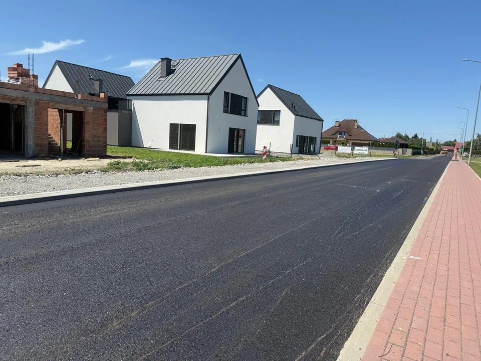 Modernizacja drogi gminnej wewnętrznej w Złotnikach (przedłużenie ul. Traugutta)