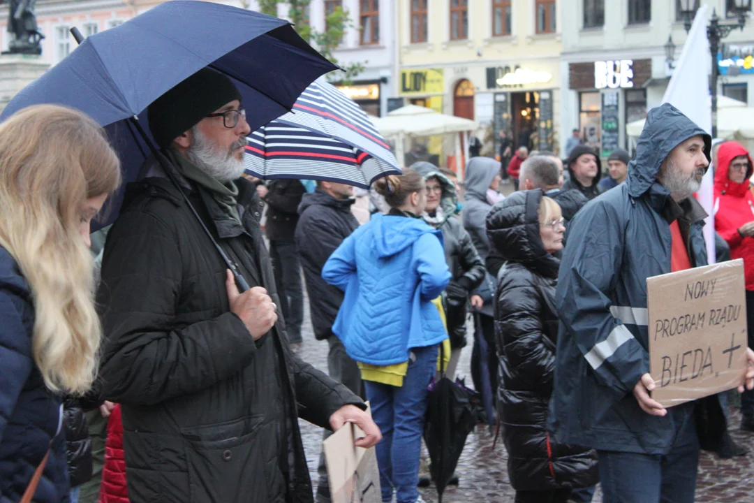 Protest przeciwko inflacji i drożyźnie na Rynku w Rzeszowie - 05.11.2022