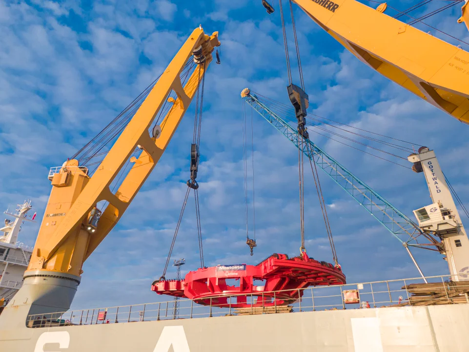 Gigantyczna maszyna TBM Tunnel Boring Machine