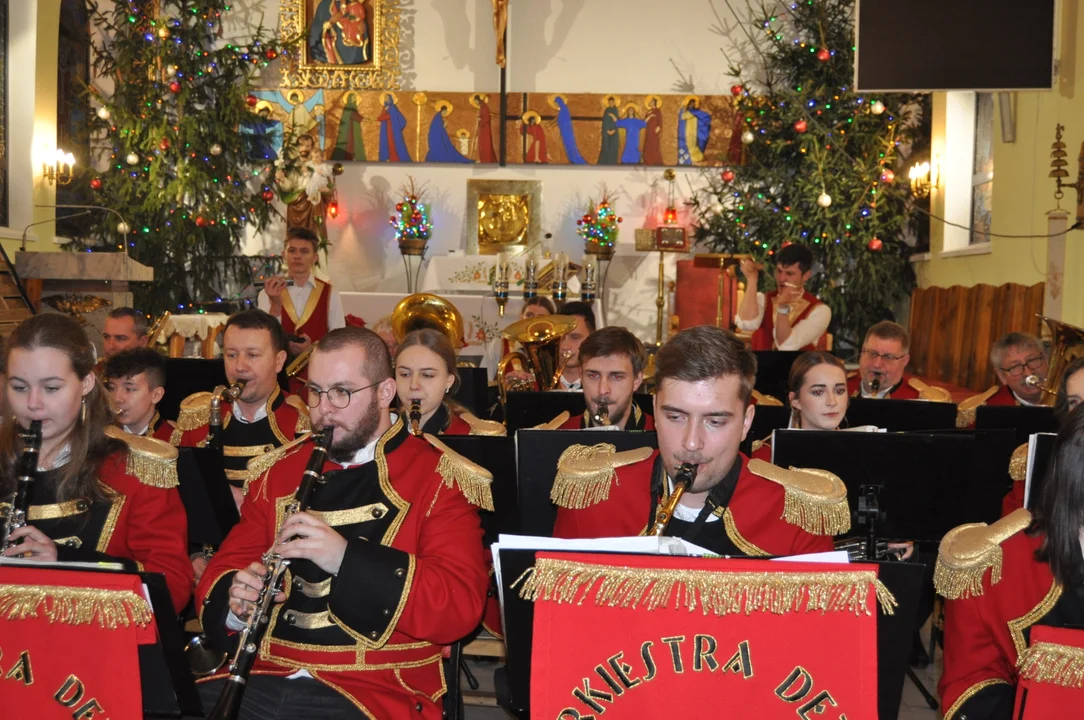 Koncert kolęd Orkiestry Dętej Dobrynin w kościele w Dobryninie