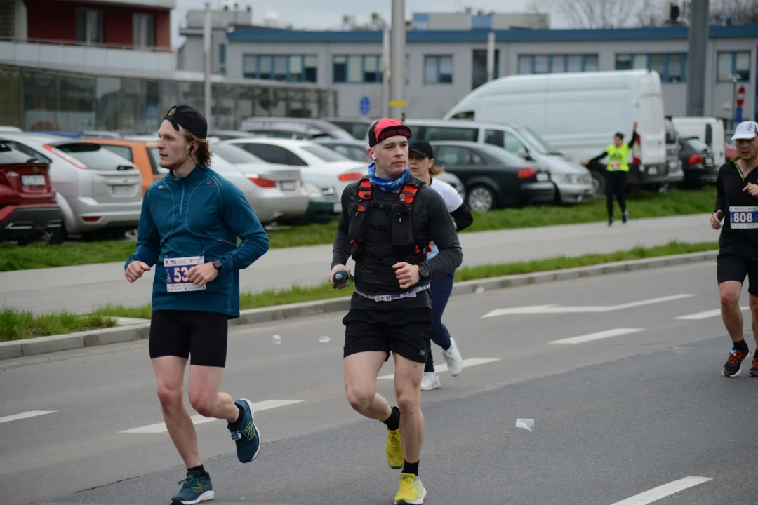 16. PKO Półmaraton Rzeszowski oraz 8. PKO Sztafeta Półmaratońska w Rzeszowie - dużo zdjęć z trasy i mety