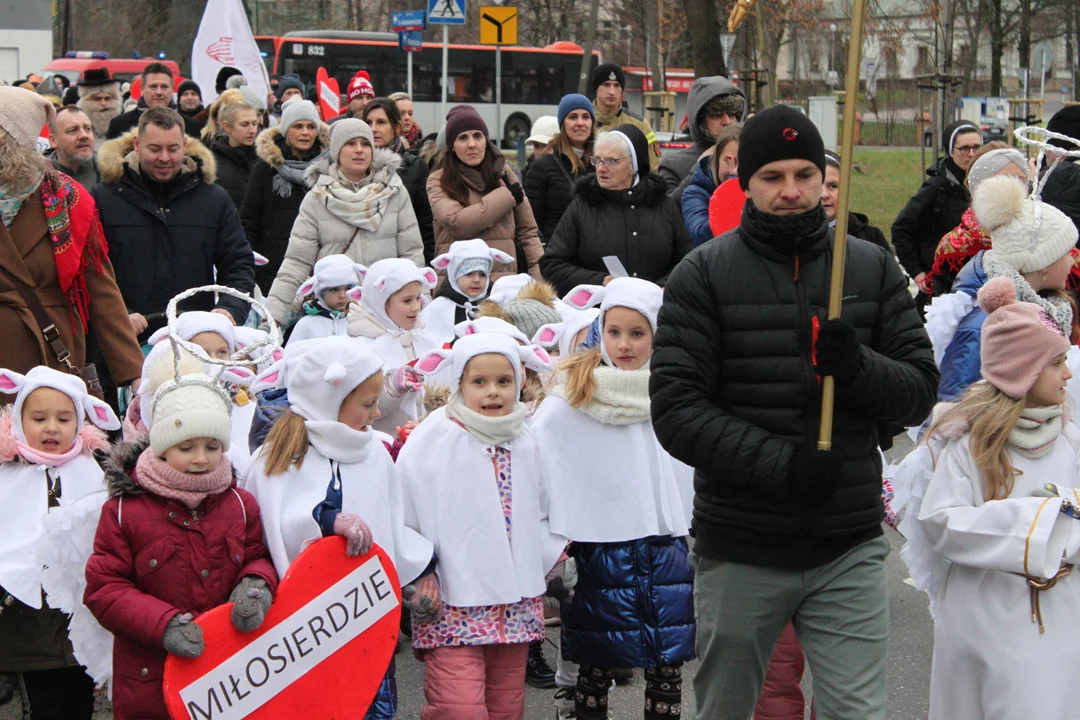 Orszak Trzech Króli w Rzeszowie. Kolęda pokoju z Zalesia do Katedry Rzeszowskiej