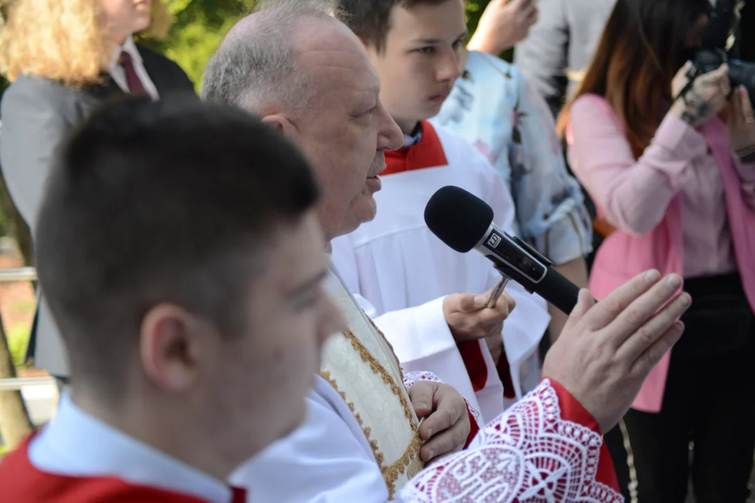 Pierwsza Komunia Święta dzieci ze Szkoły Podstawowej numer 10 w Tarnobrzegu. Parafia Matki Bożej Nieustającej Pomocy