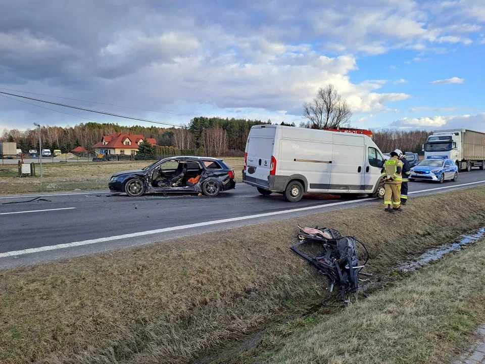 Wypadek na drodze krajowej nr 9 Między Cmolasem a Hadykówką. Zderzenie osobówki z dostawczym [MAPA ZDJĘCIA] - Zdjęcie główne
