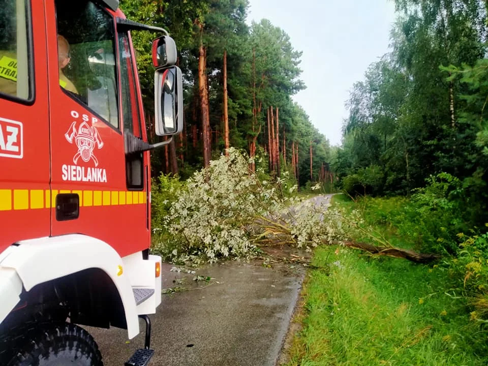 Strażacy z powiatu kolbuszowskiego w drodze do Dębicy. Jadą pomagać po przejściu gwałtownych burz [WIDEO] - Zdjęcie główne