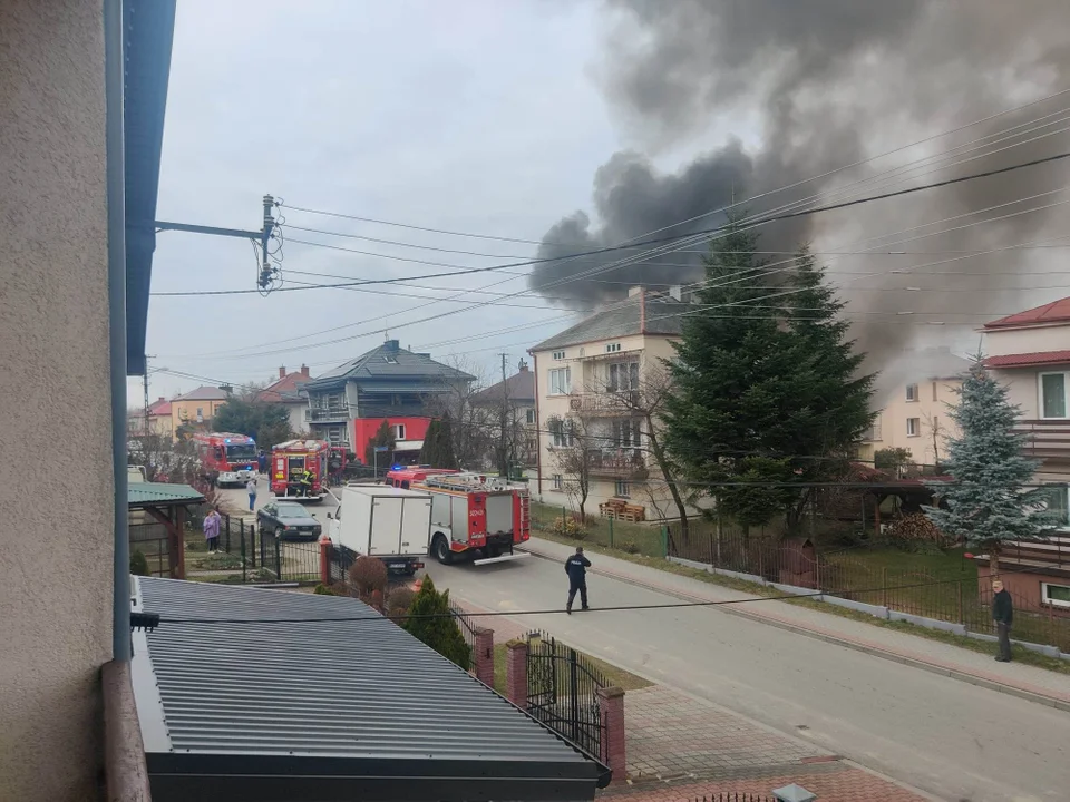 Tragedia w Tyczynie. Spłonął dom jednorodzinny [ZDJĘCIA]