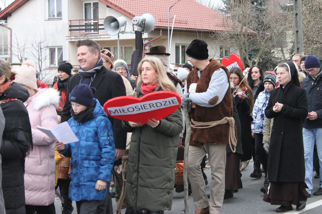 Orszak Trzech Króli w Rzeszowie. Kolęda pokoju z Zalesia do Katedry Rzeszowskiej