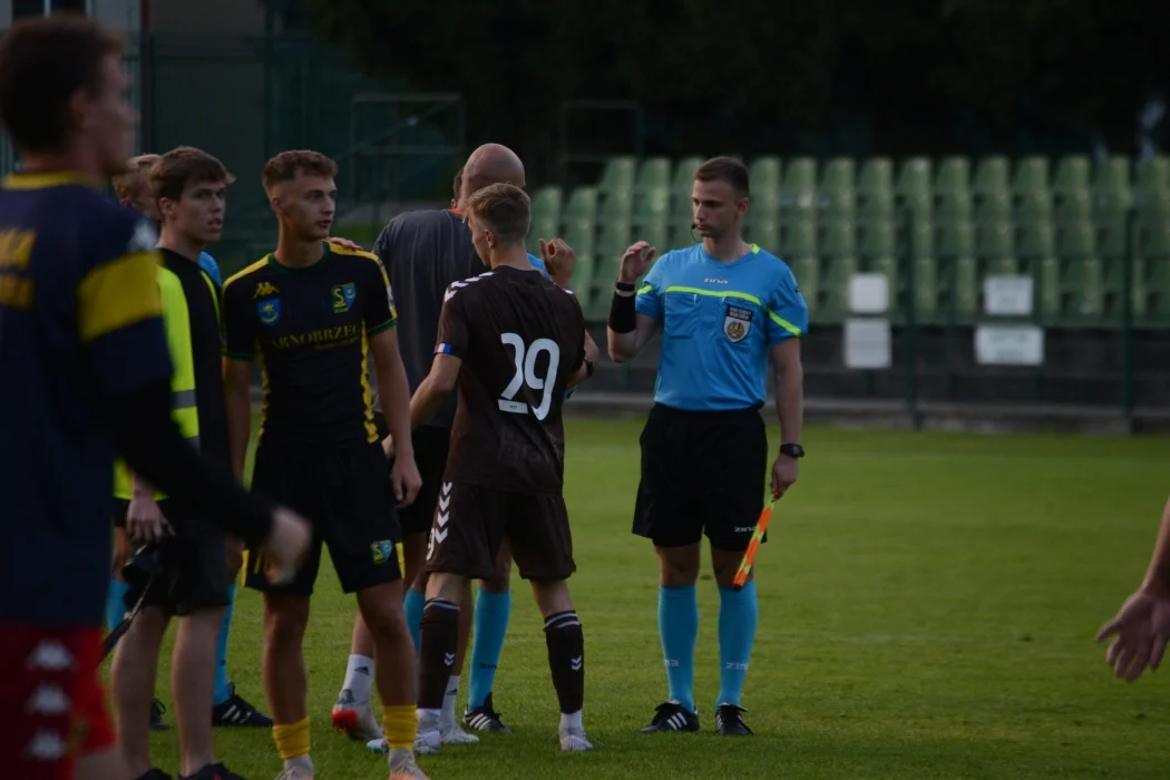 Trzecia liga, grupa 4: Siarka Tarnobrzeg - Garbarnia Kraków 0:0