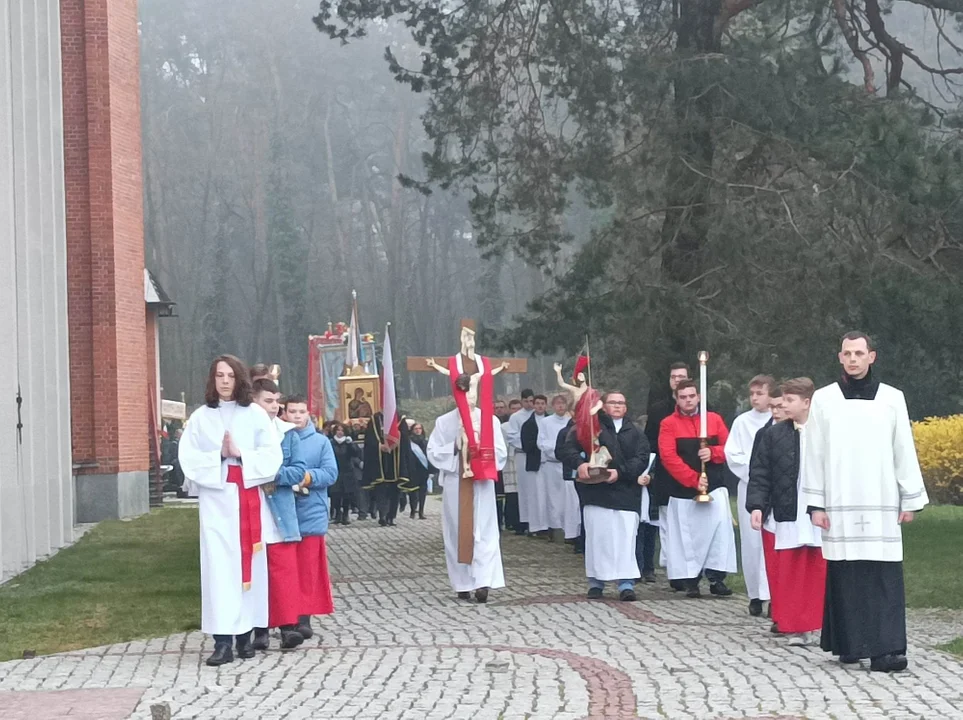 Procesja rezurekcyjna w kościele MBNP w Mielcu