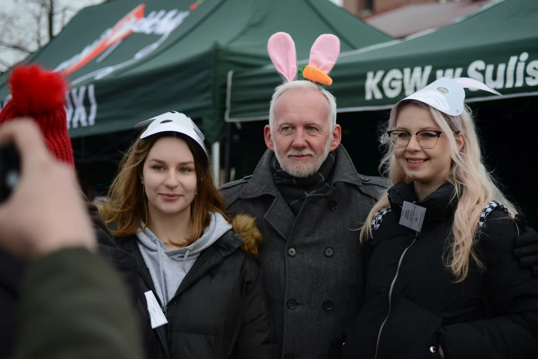 Rekord Polski dla Bartoszka Jędrasika chorego na SMA. W Tarnobrzegu zgromadziło się ponad 500 osób przebranych za króliki