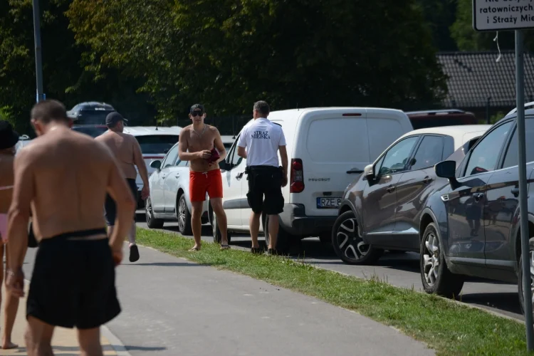 Jezioro Tarnobrzeskie w niedzielne południe