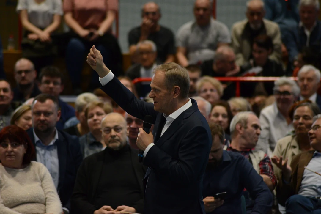 Donald Tusk w Tarnobrzegu. Tłumy mieszkańców na spotkaniu